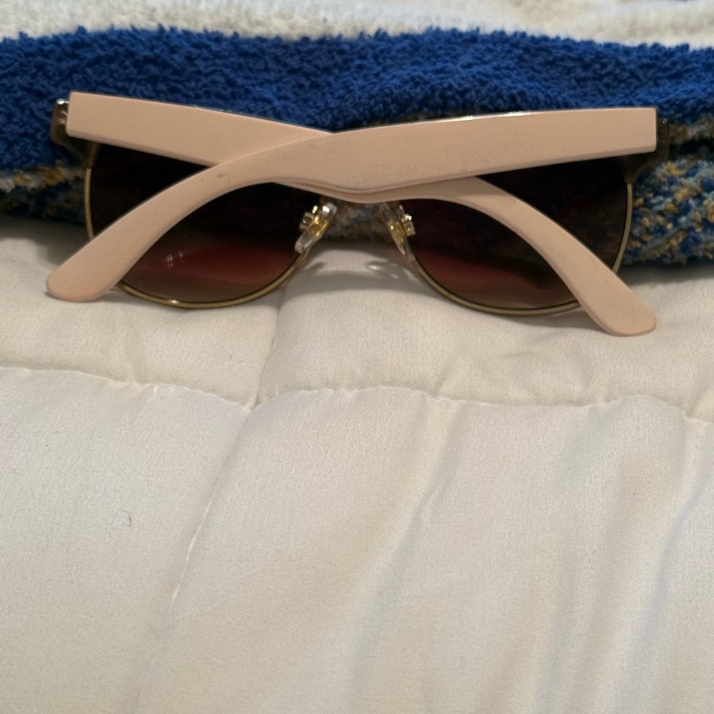 Tortoise/pink sunglasses